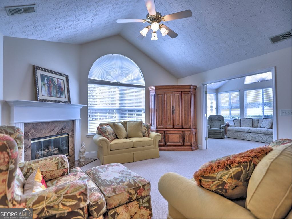 THE VINTAGE CLUB - Residential