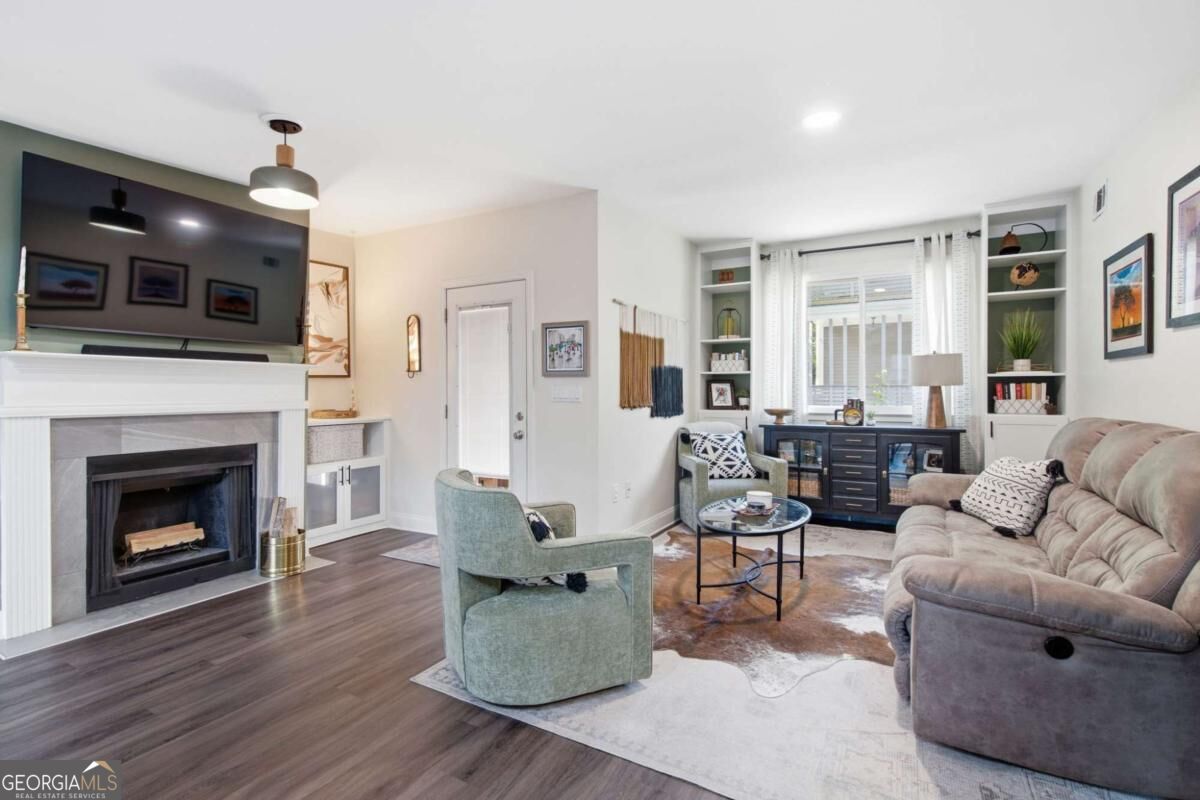 846 Saint Charles AVE NE C