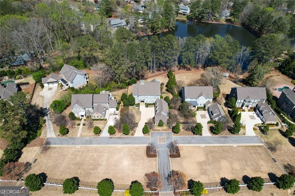 FIVE LAKESIDE - Residential