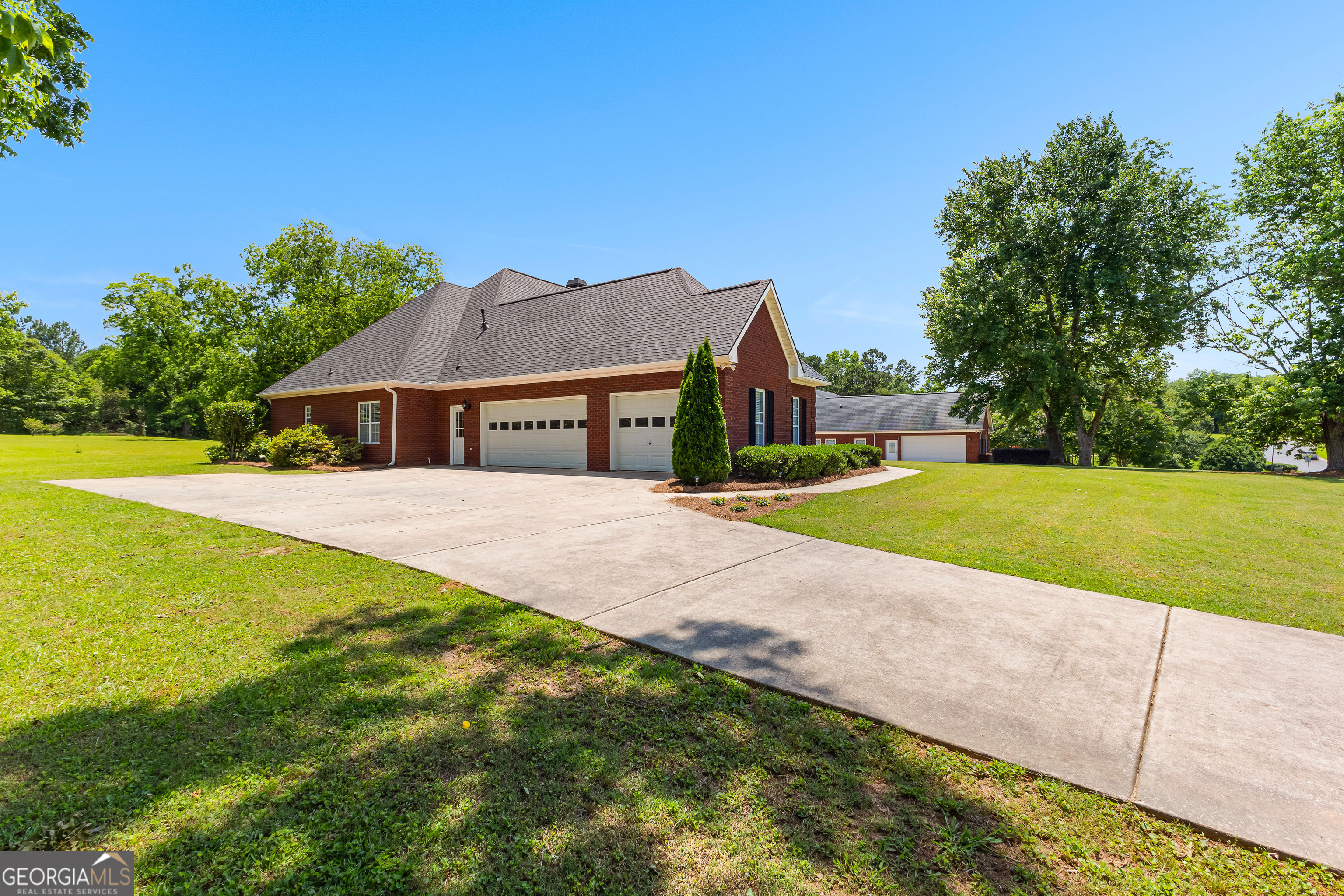 125 Lake Park DR