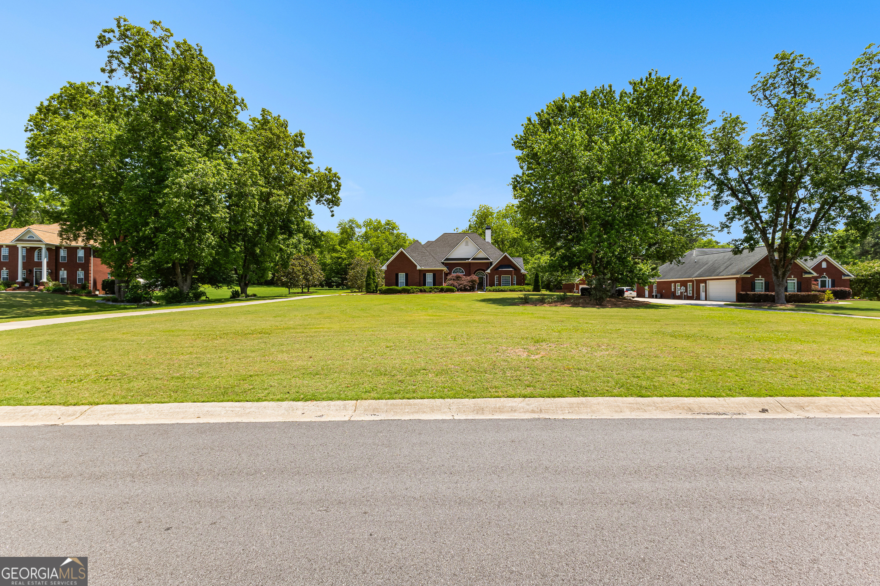 125 Lake Park DR