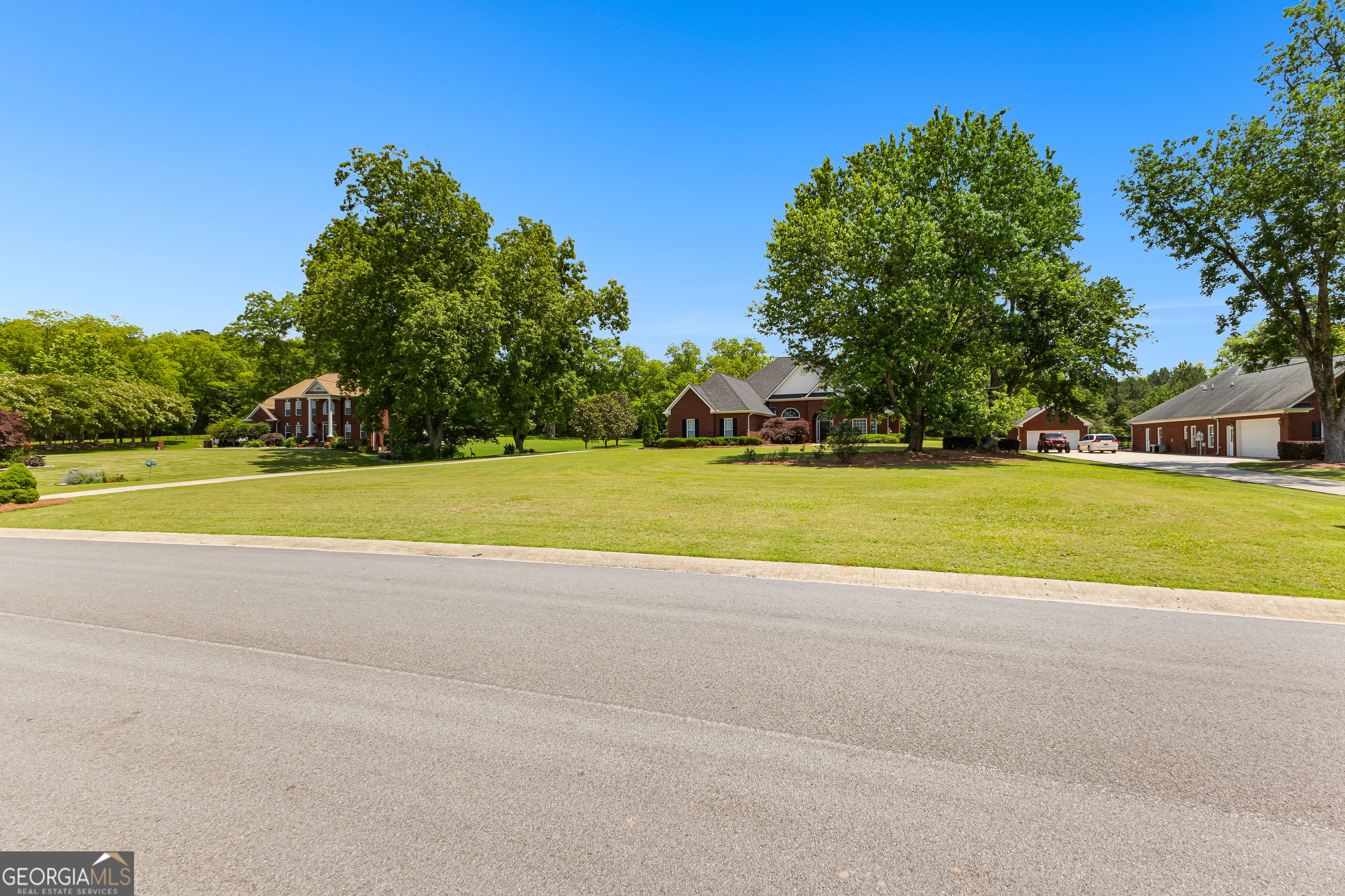 125 Lake Park DR