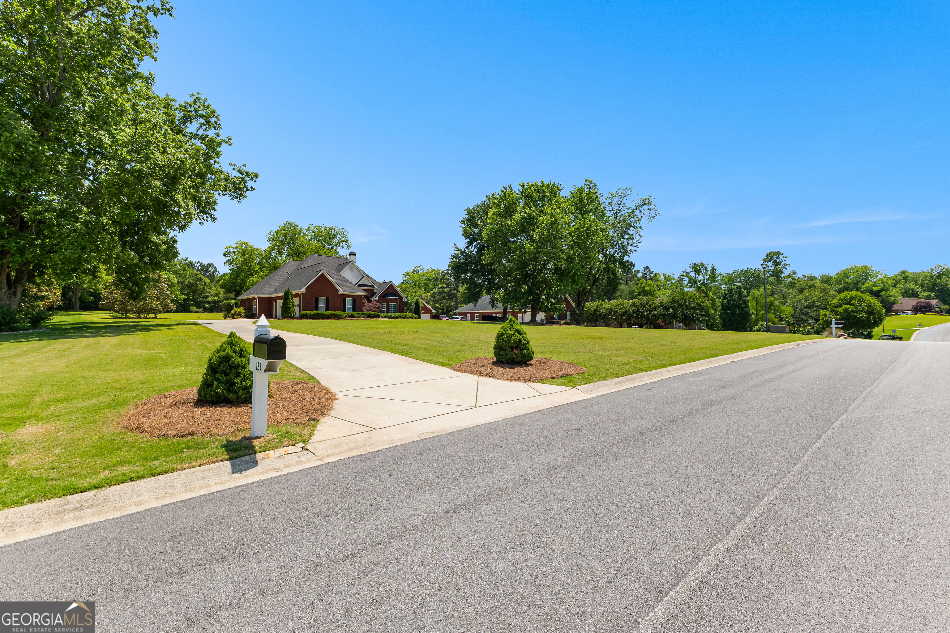 125 Lake Park DR