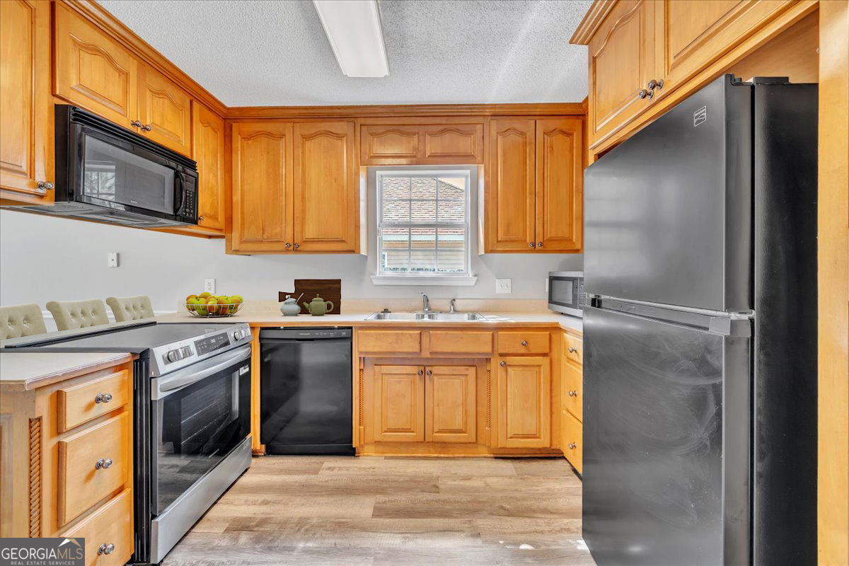 118 Larkspur LN
