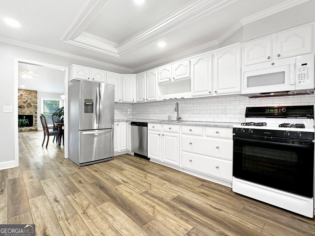 827 Serramonte DR NE