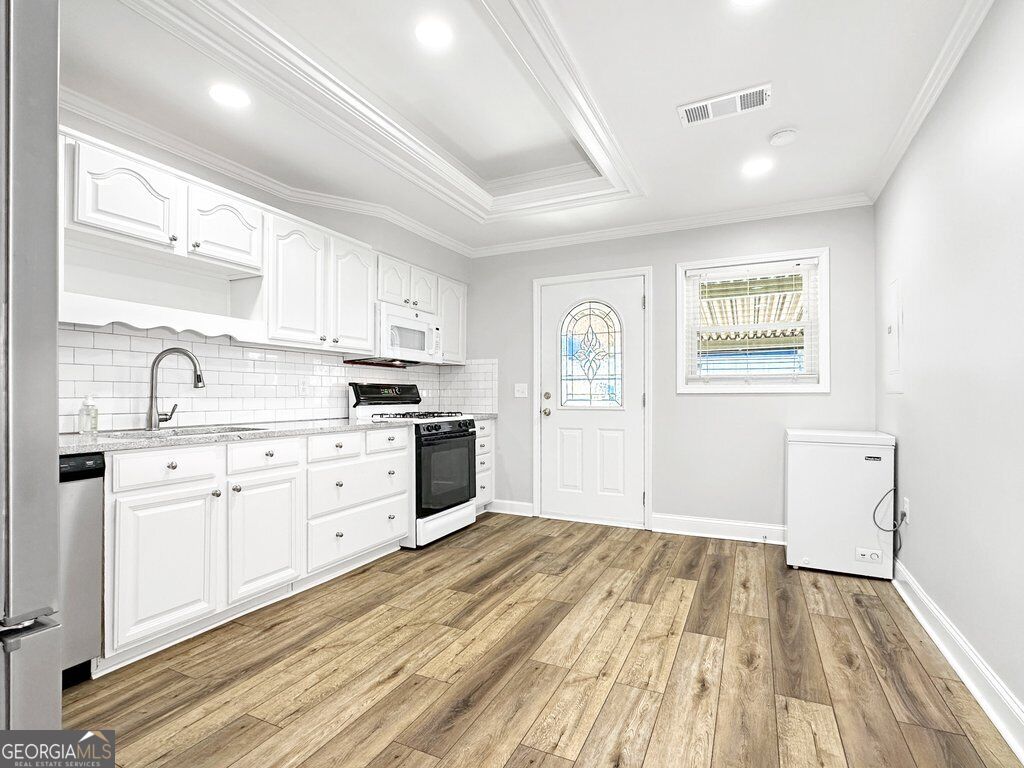 827 Serramonte DR NE