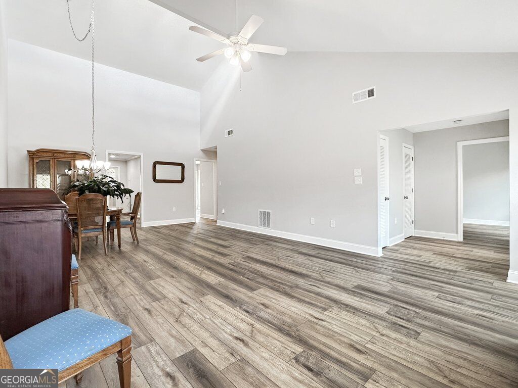 827 Serramonte DR NE