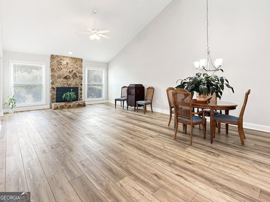 827 Serramonte DR NE