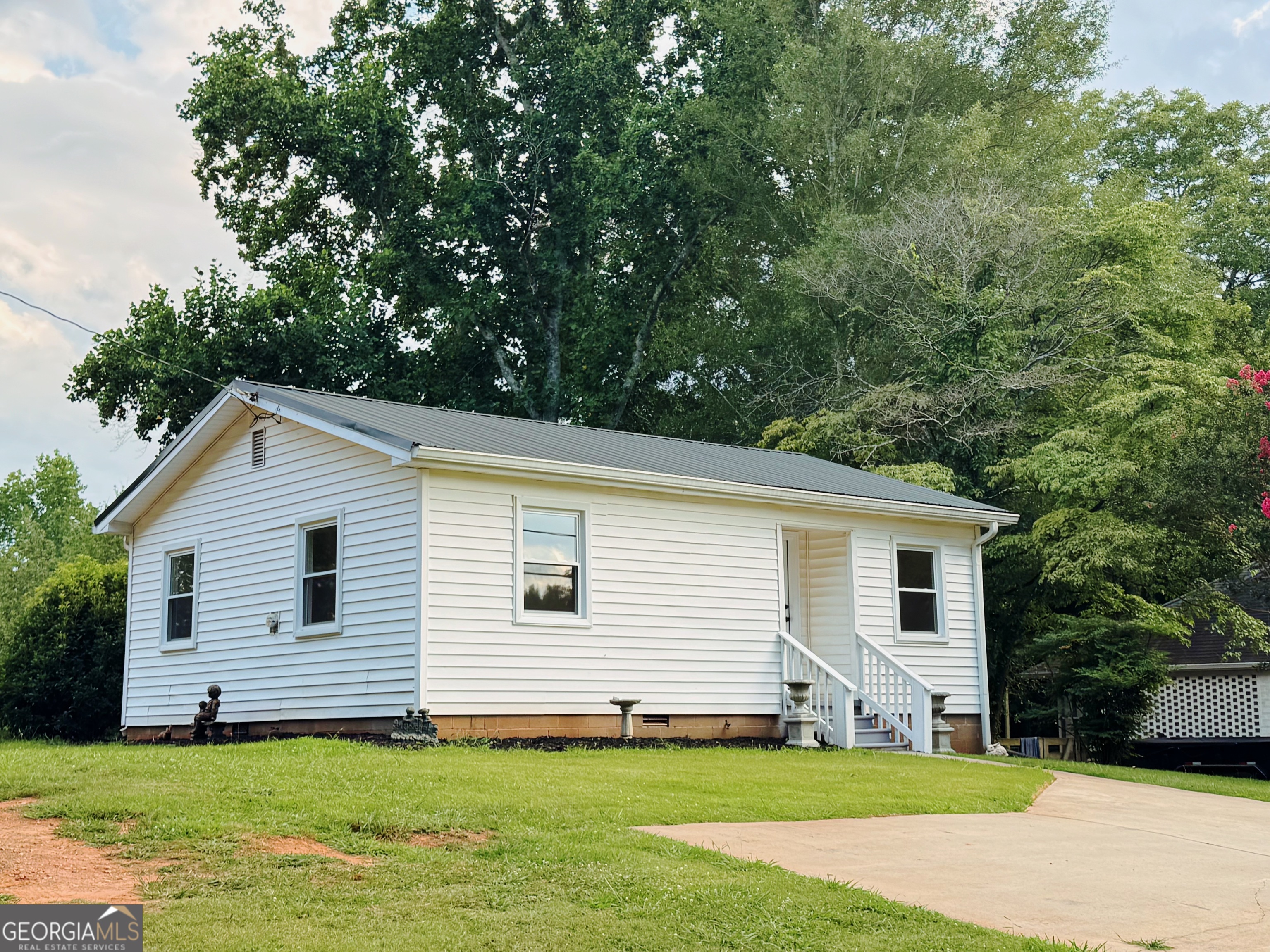 location, location, location! fresh painted, new flooring, new bathroom, new kitchen, stainless steel appliances, laundry room, huge backyard, parking pad, close to downtown Cumming, minutes to shops. 0.77 acre adjacent land is also for sale. Hurry, it won't last long. Open house on Saturday 7/26 and Sunday 7/27 between 2pm and 5pm.