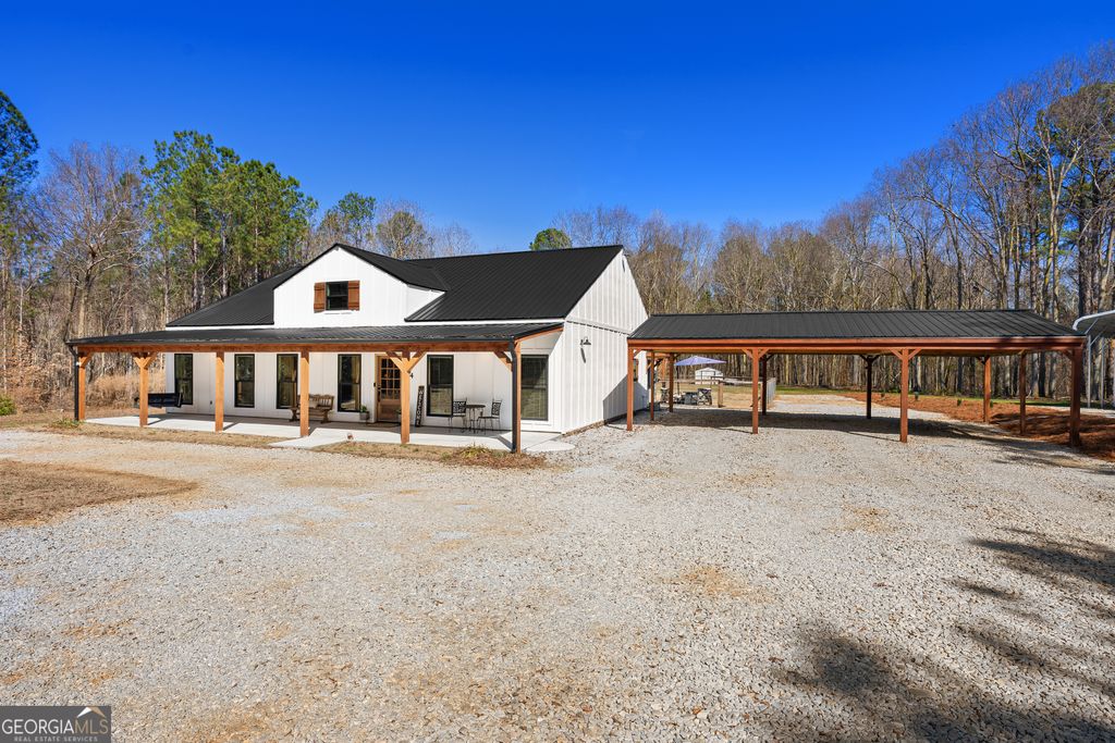 Photo of 784 Center Of The World Road, Canon, GA 30520 (MLS # 10705693)
