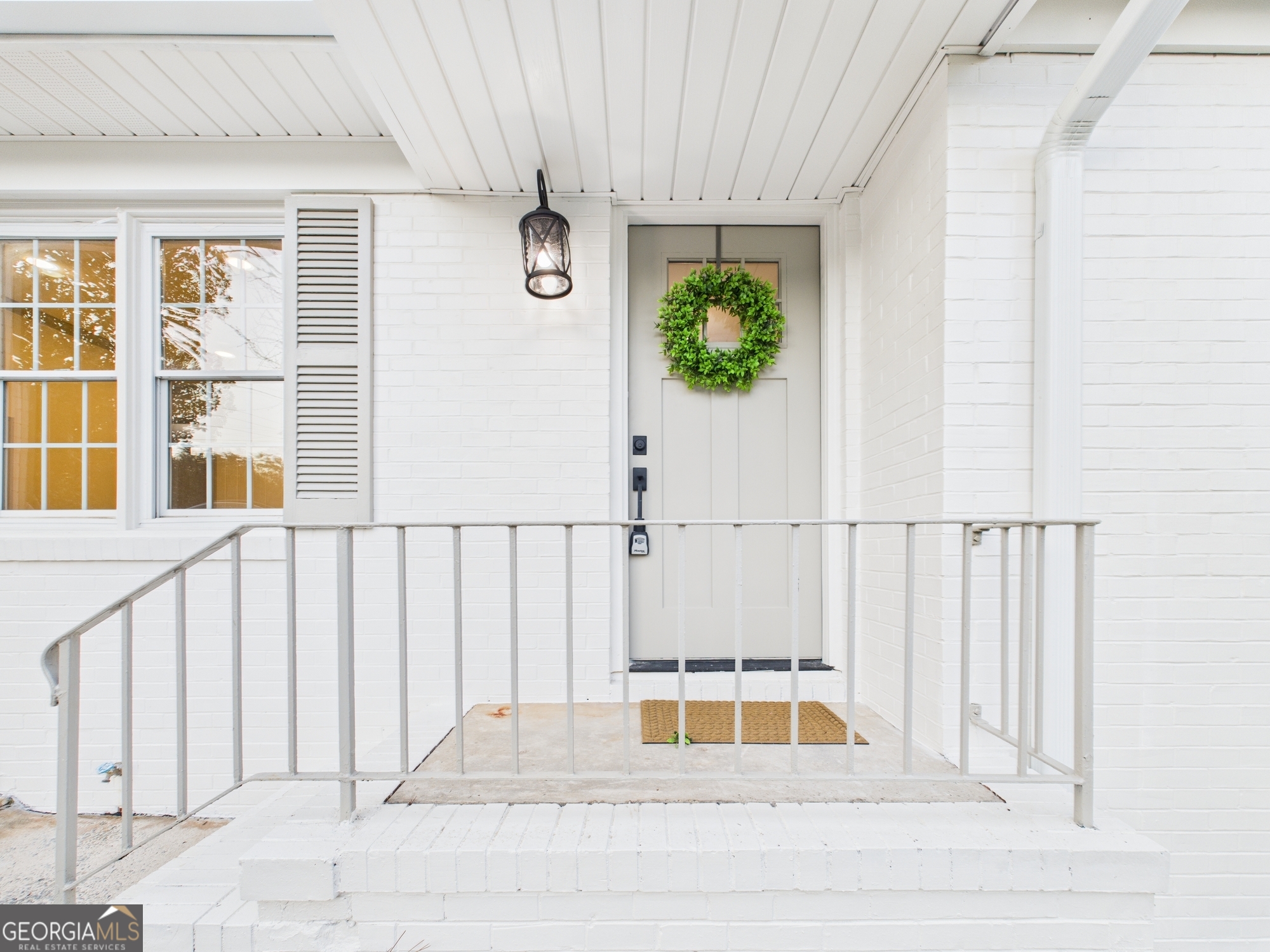 1068 S Pine Knoll DR