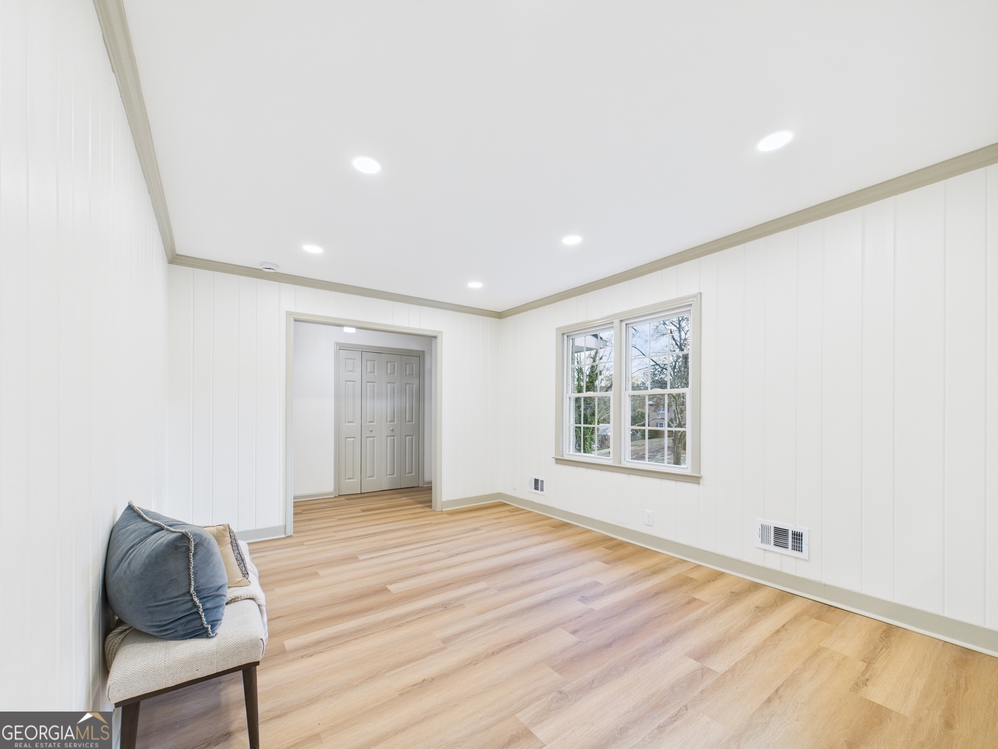 1068 S Pine Knoll DR