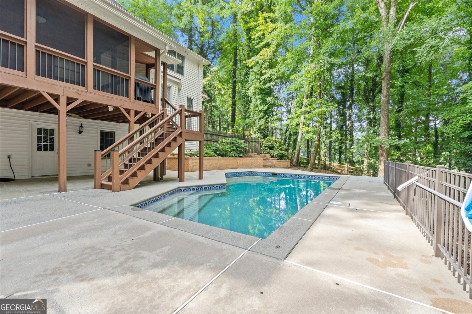 3201 Country Club CT NW