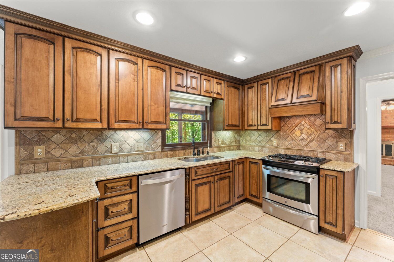 3201 Country Club CT NW