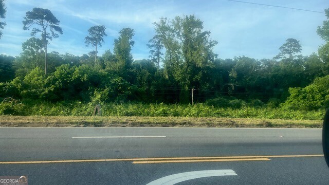 There's no better investment than land! Location is top level lot, in prime North Macon location! Many possibilities await! Buyer must do their own due diligence if desire to rezone.