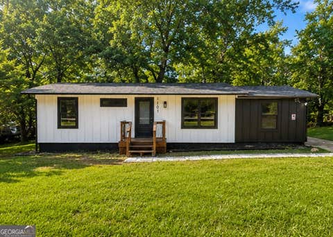 Photo of 1101 Isa Drive SE, Atlanta, GA 30315 (MLS # 10832292)