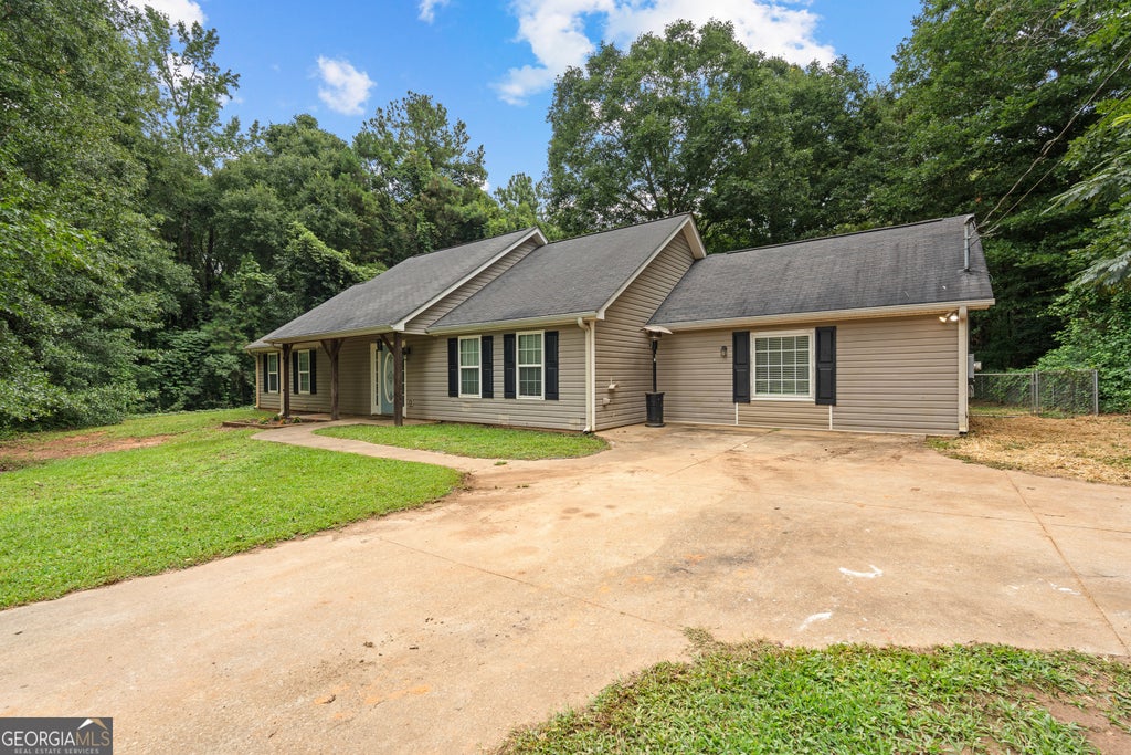 Photo of 1141 Old 41 Highway, Milner, GA 30257 (MLS # 10810312)