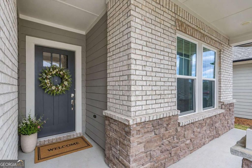 Photo of 6917 River Rock Drive, Flowery Branch, GA 30542 (MLS # 10761843)