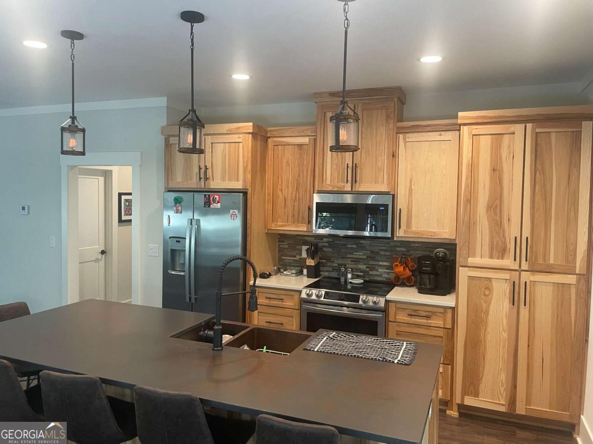 1051 Hightower RD