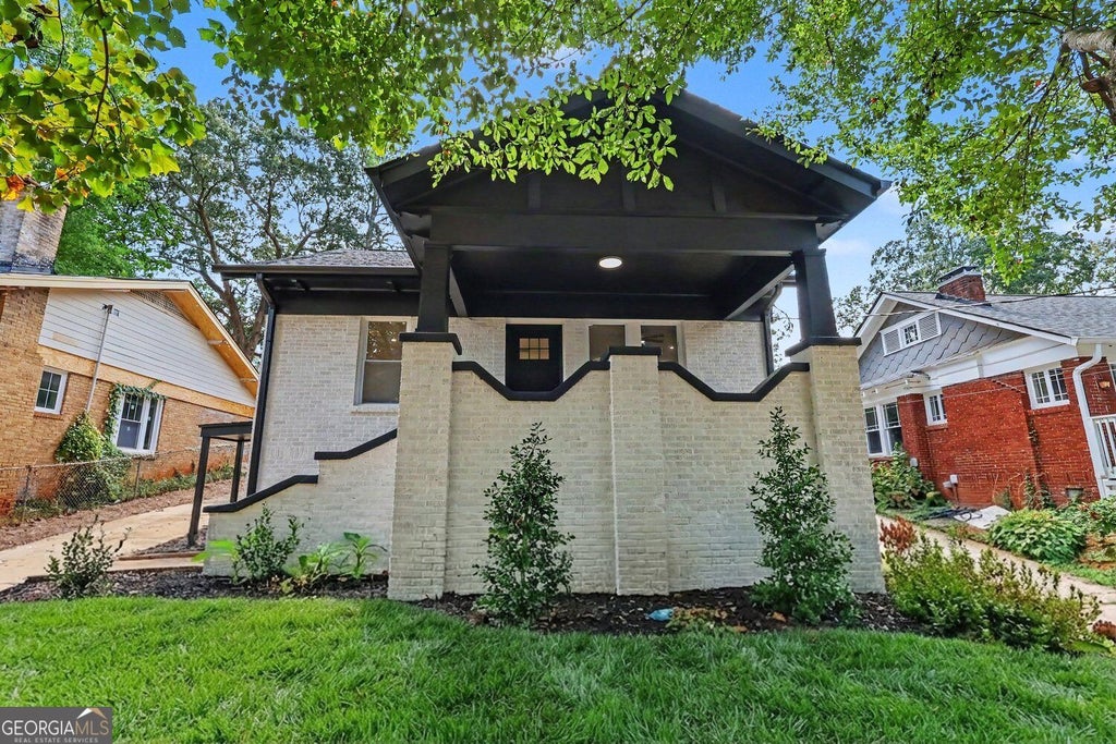 Photo of 1600 Rogers Avenue SW, Atlanta, GA 30310 (MLS # 10855946)