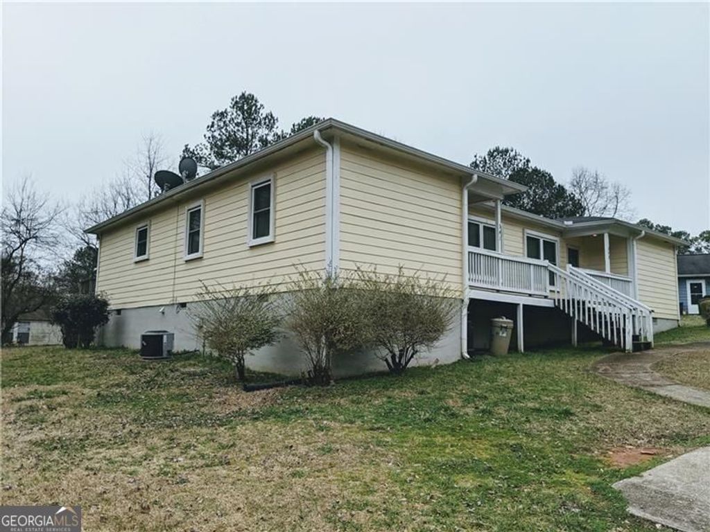 Photo of 341 SW Booth Circle, MARIETTA, GA 30008 (MLS # 10760042)
