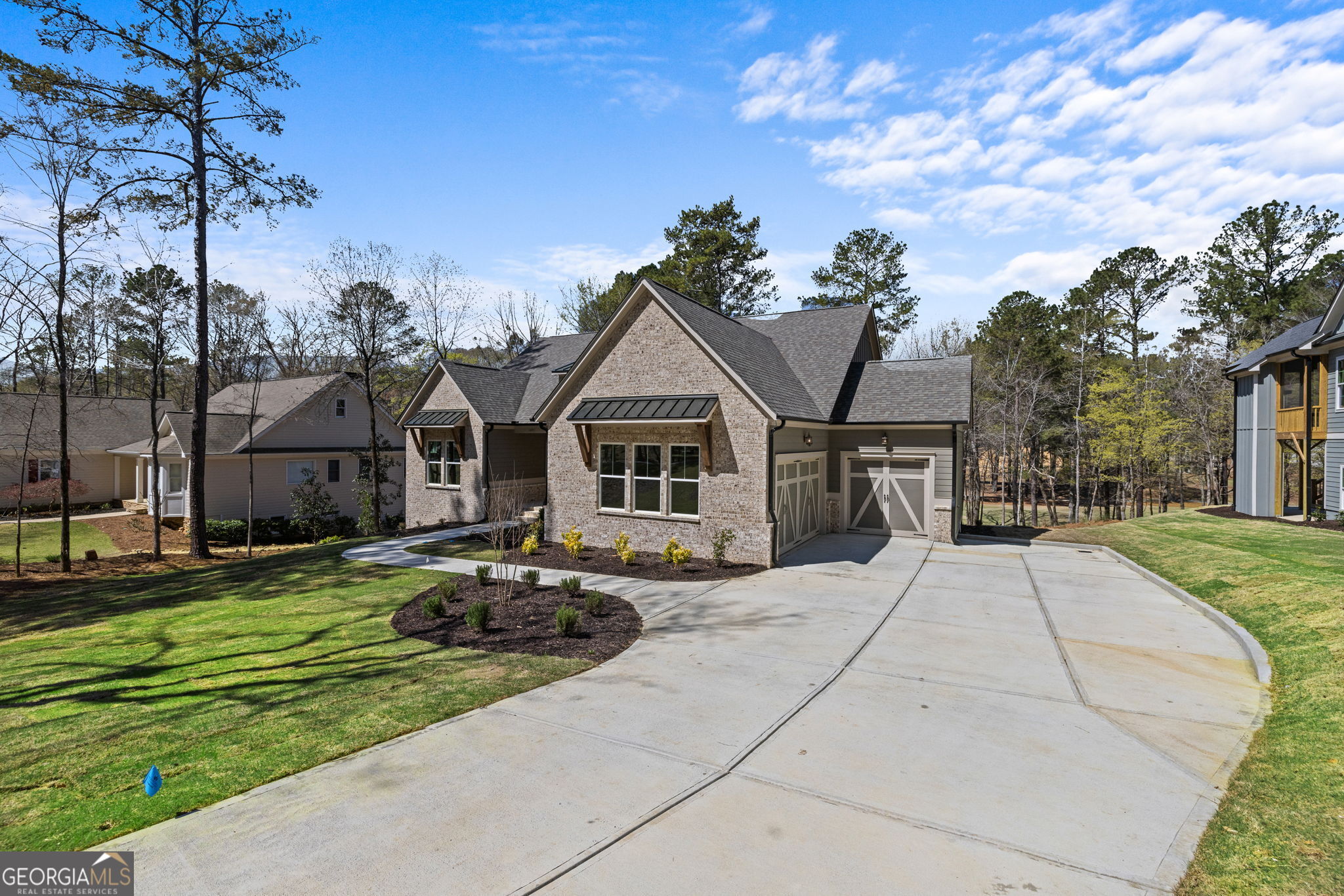 1051 Pinehurst DR