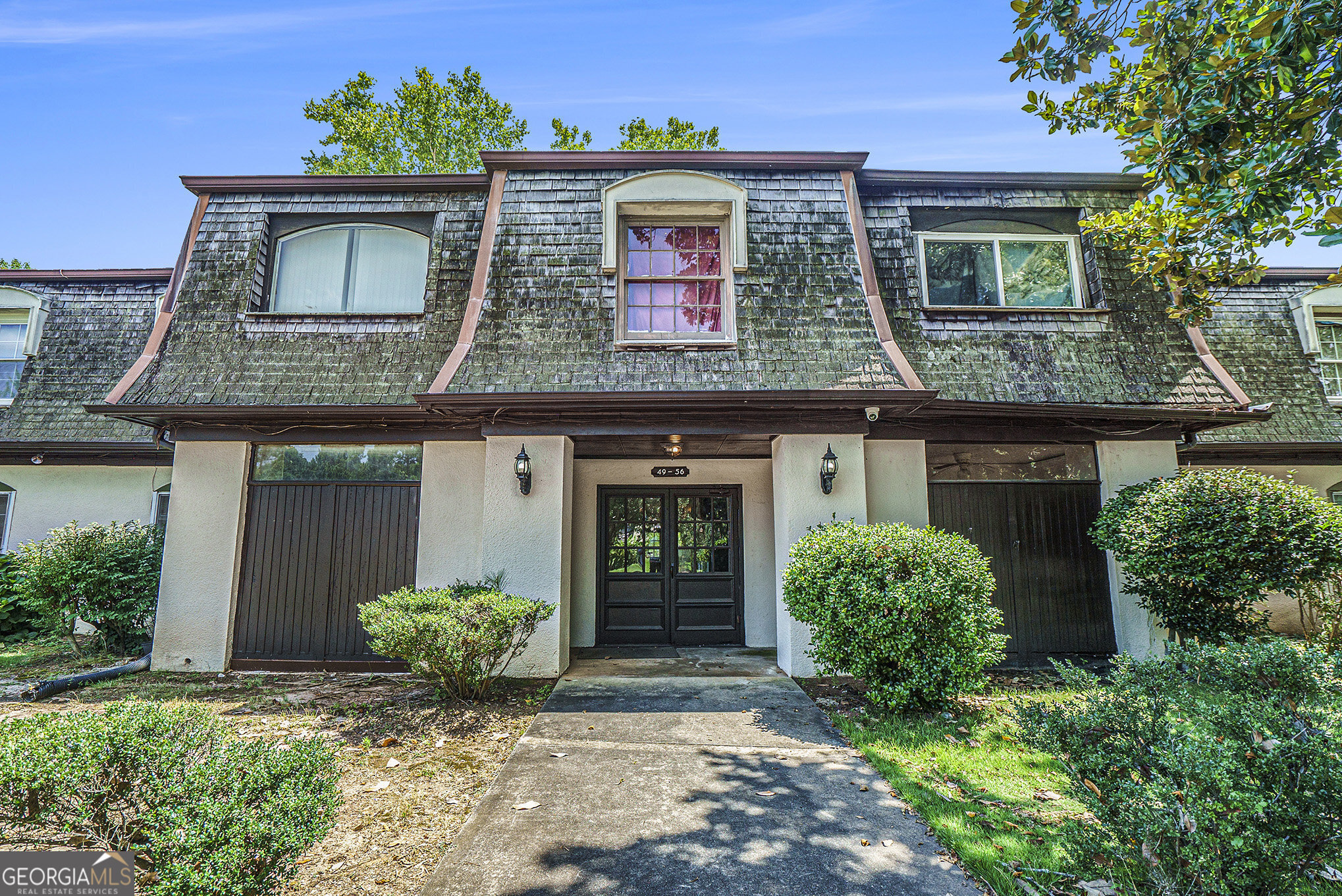 50 Le Parc Fontaine in Lithonia is a prime opportunity for investors or DIY buyers looking for a value-add project. This vacant unit needs cosmetic updates including paint, cleaning, and new flooring, but offers great potential in a quiet, conveniently located community. Whether you're flipping or building your rental portfolio, this property is priced right and full of upside. Don't miss your chance to transform this space with instant equity!