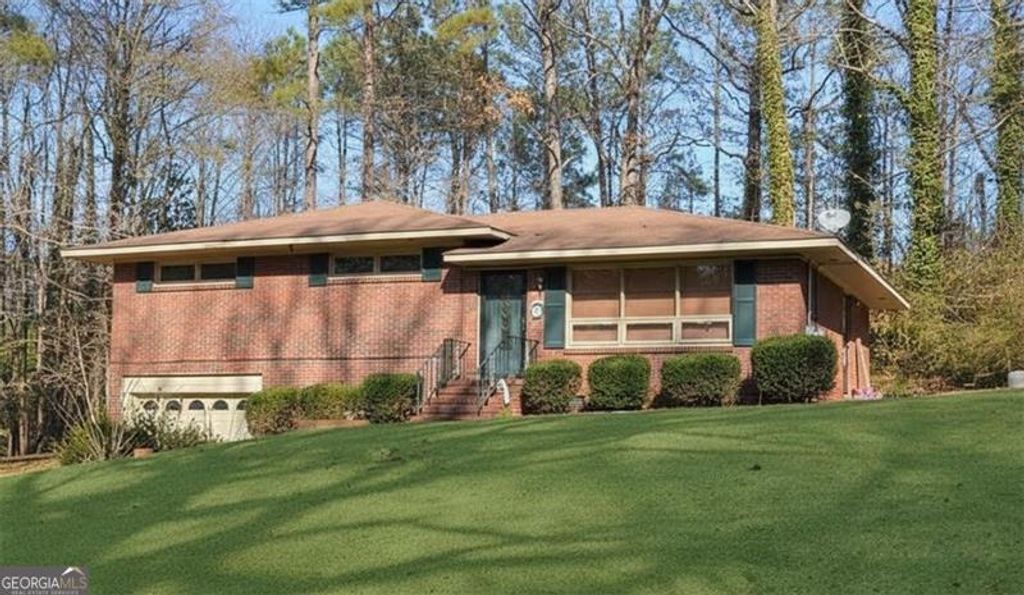 Photo of 1204 CLUB HOUSE Rd, Columbus, GA 31903 (MLS # 10653535)