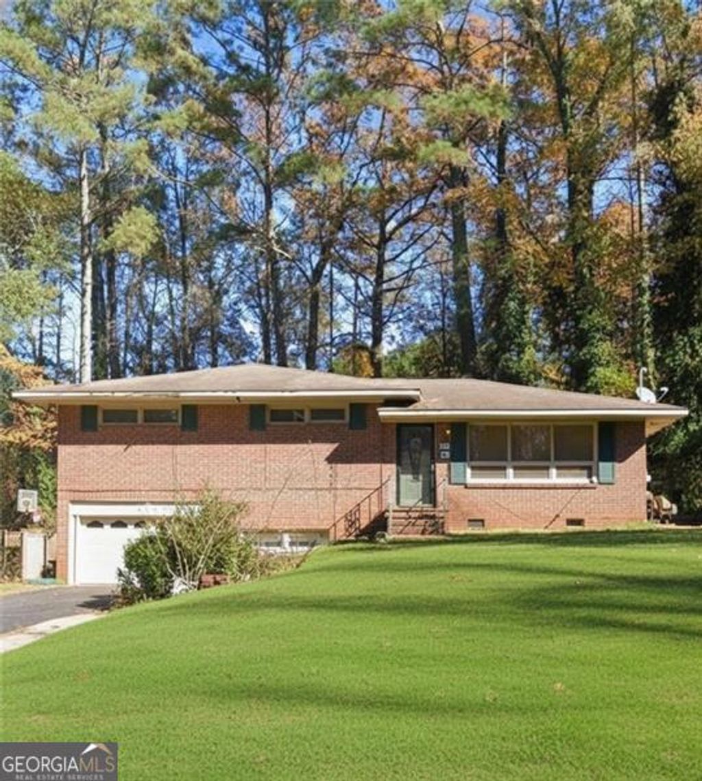 Photo of 1204 CLUB HOUSE Rd, Columbus, GA 31903 (MLS # 10653535)