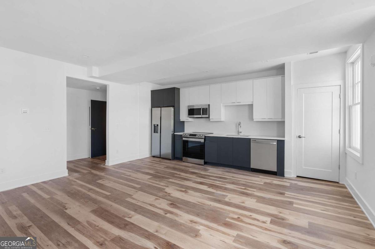 2909 Peachtree RD NE 202