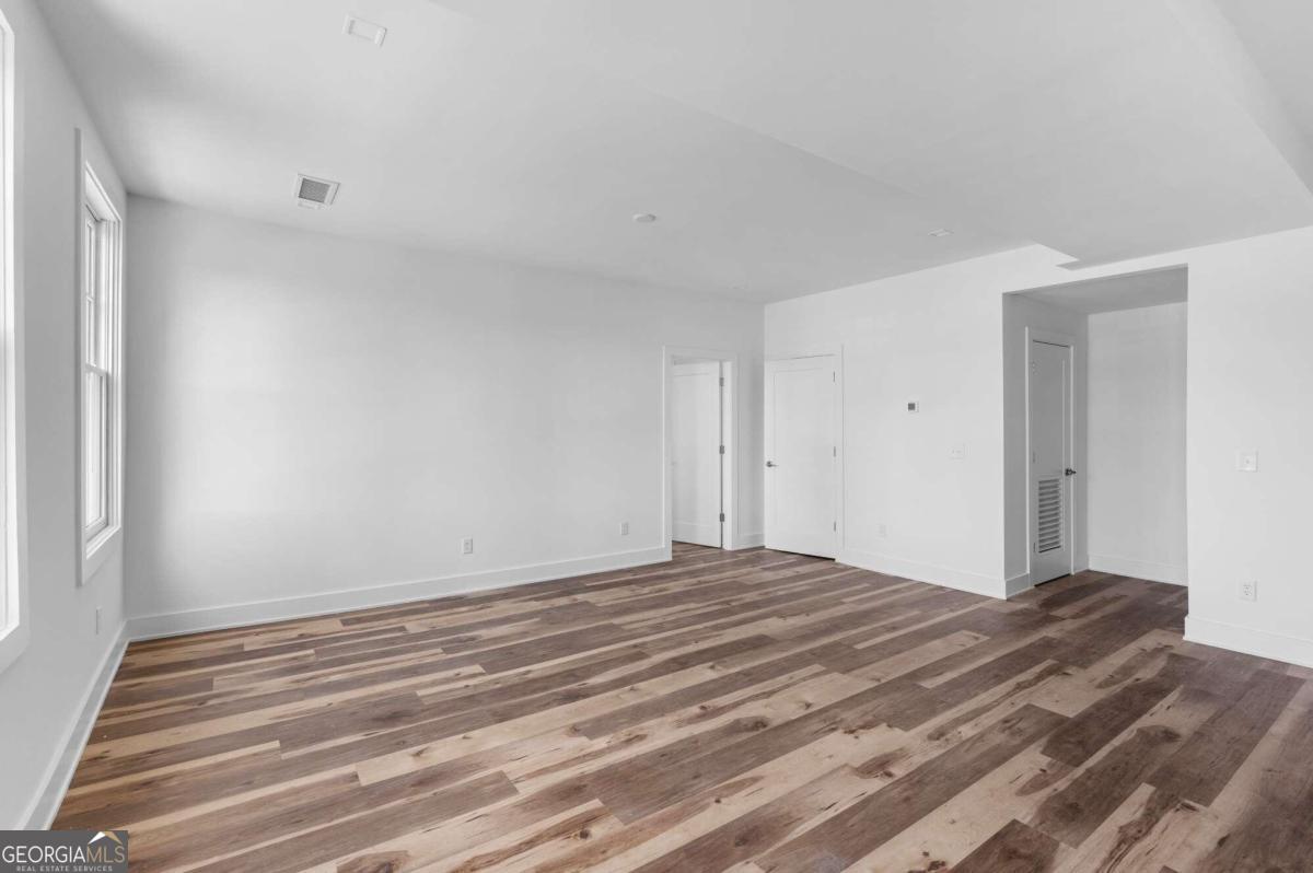 2909 Peachtree RD NE 202
