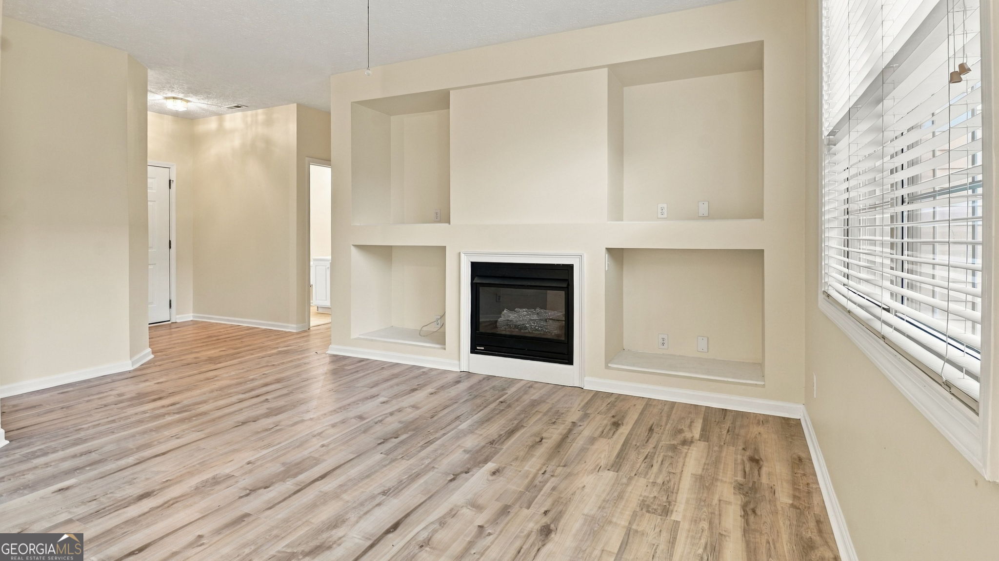 682 Bedford CT