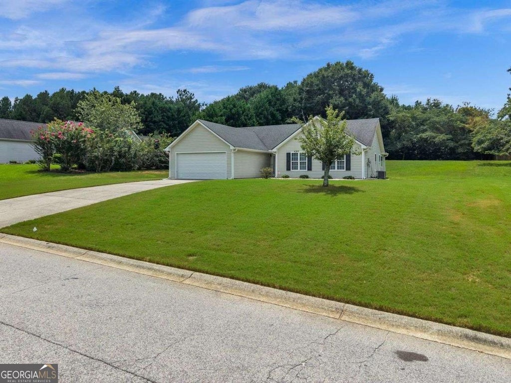 Photo of 7020 Greenridge Drive, Loganville, GA 30052 (MLS # 10821103)