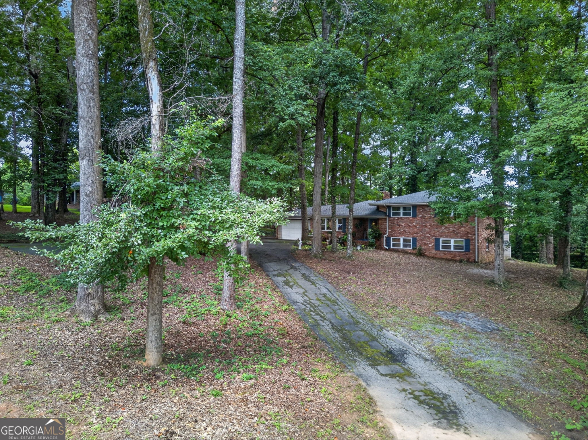 3343 Dogwood LN NW