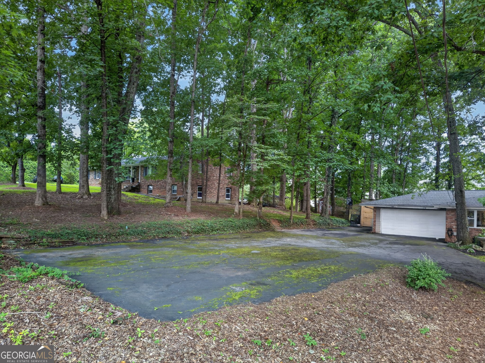 3343 Dogwood LN NW