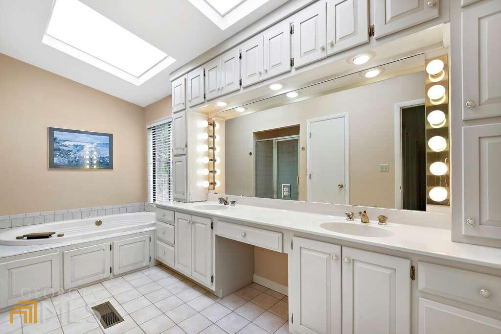 Kings Cove - Residential