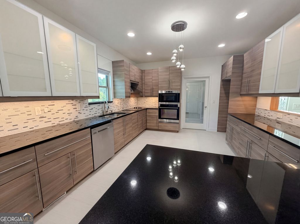 Photo of 302 Summer Garden Drive, Marietta, GA 30064 (MLS # 10730033)