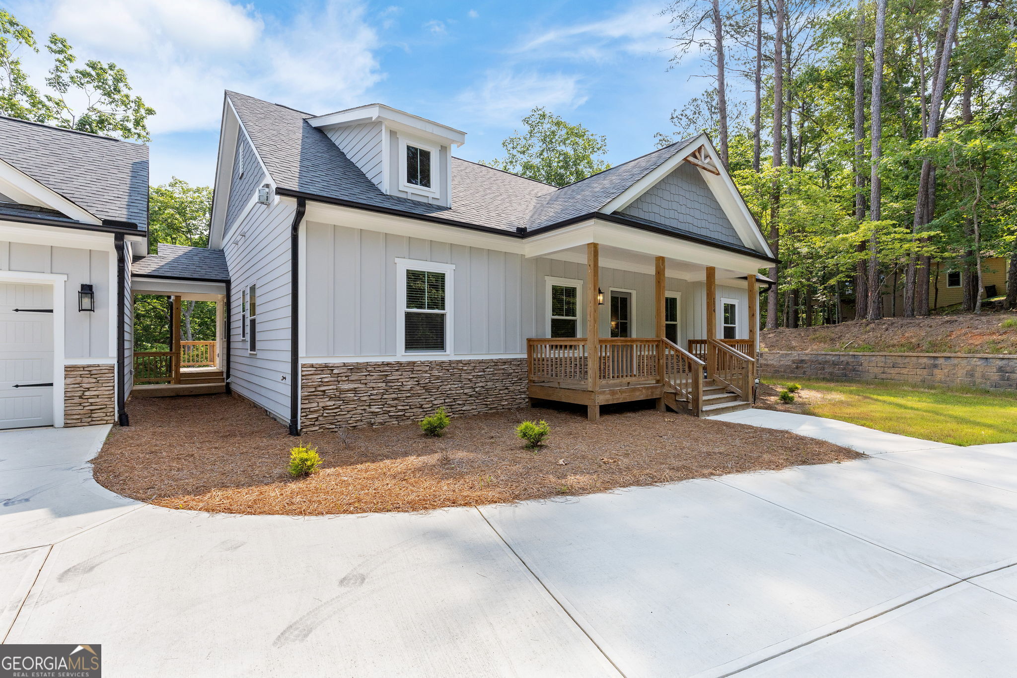 114 Washington Oak CT