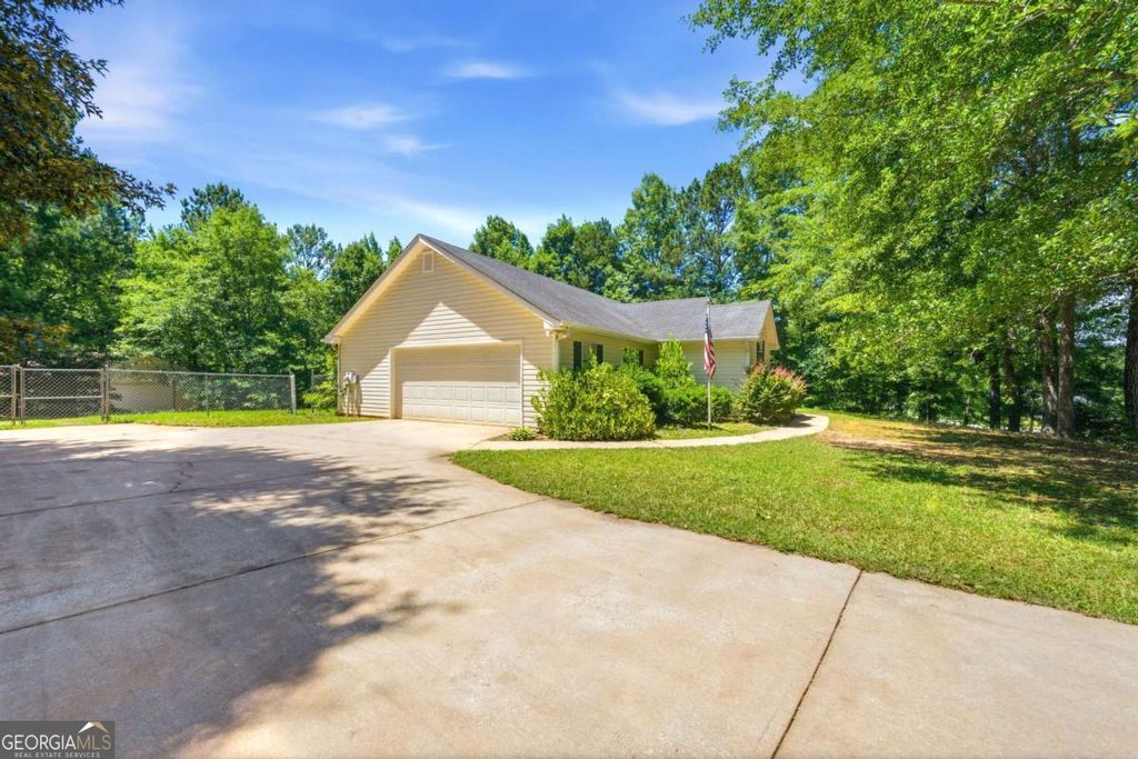 Photo of 85 Five Oaks Drive, Covington, GA 30014 (MLS # 10792392)
