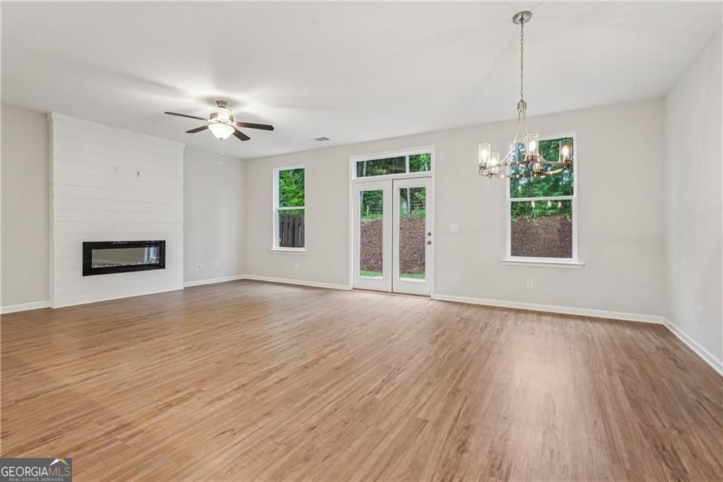 1127 Lucan LN