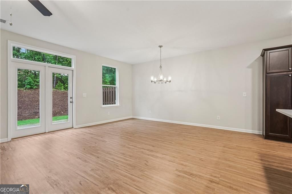 1127 Lucan LN