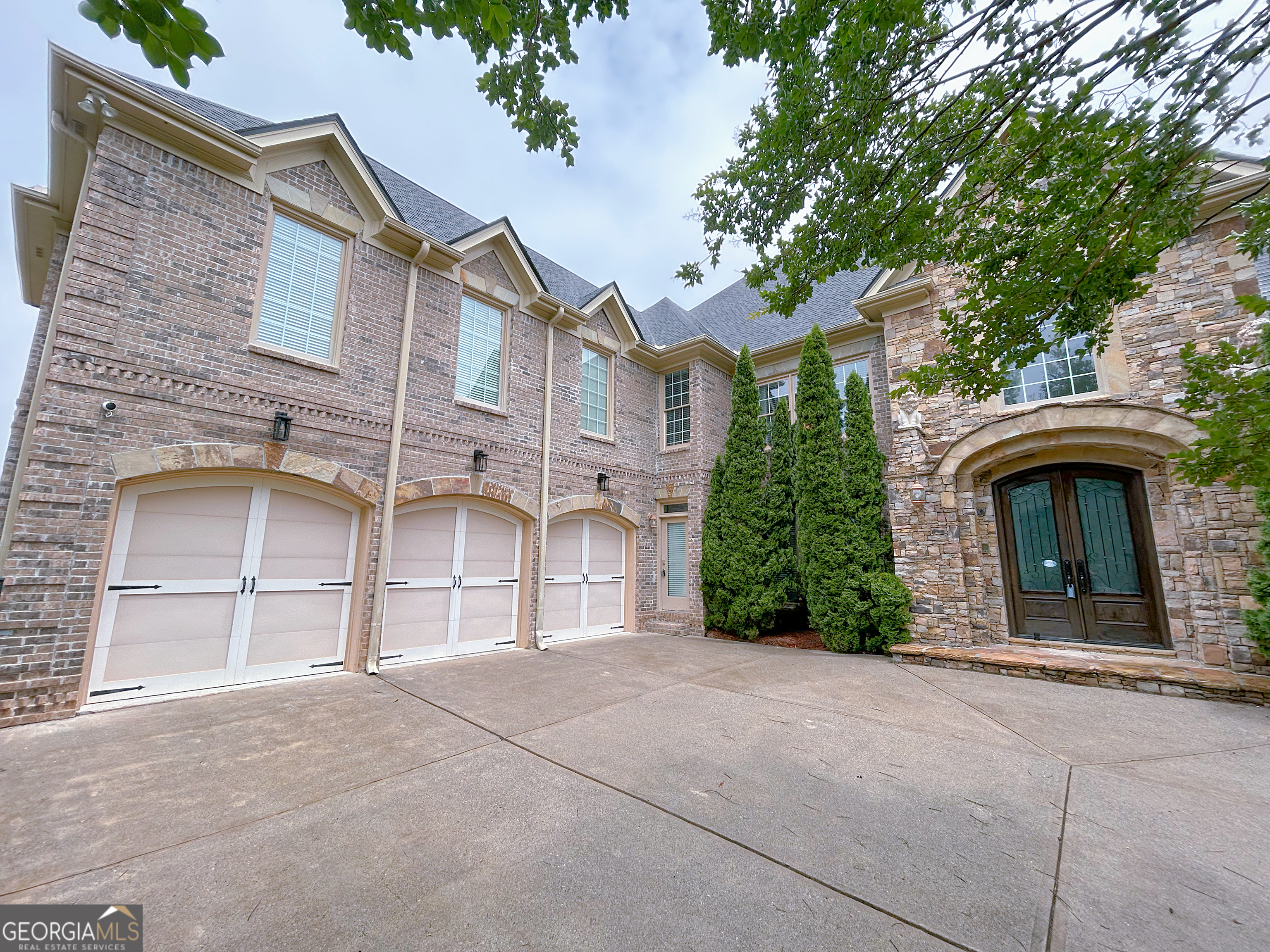 8730 Sawgrass WAY