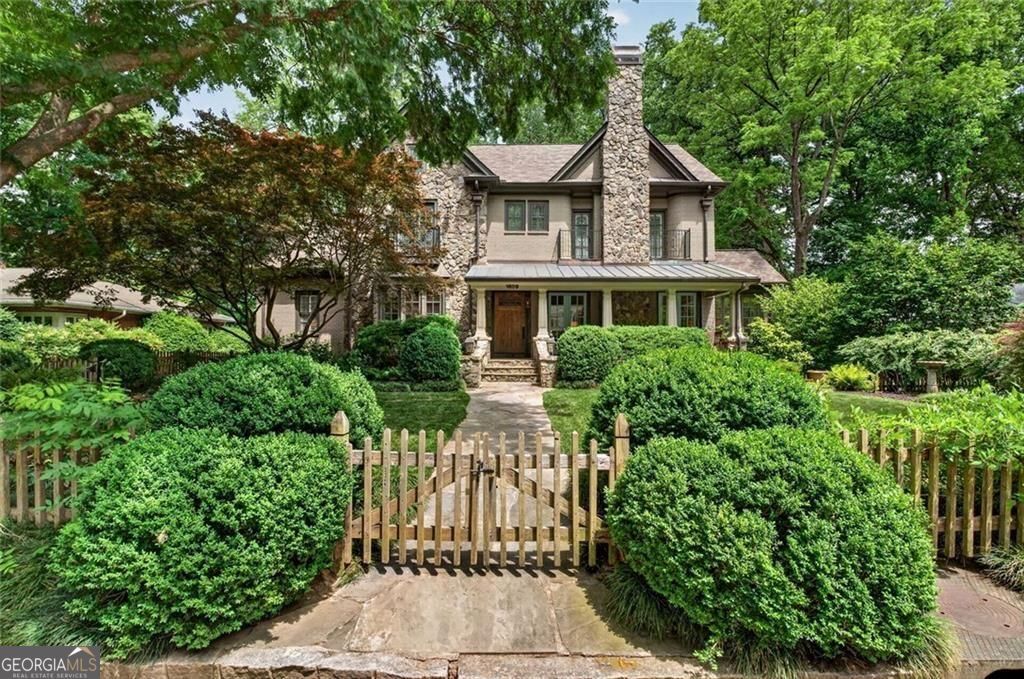 Photo of 1609 Nottingham Way NE, Atlanta, GA 30309 (MLS # 10764658)