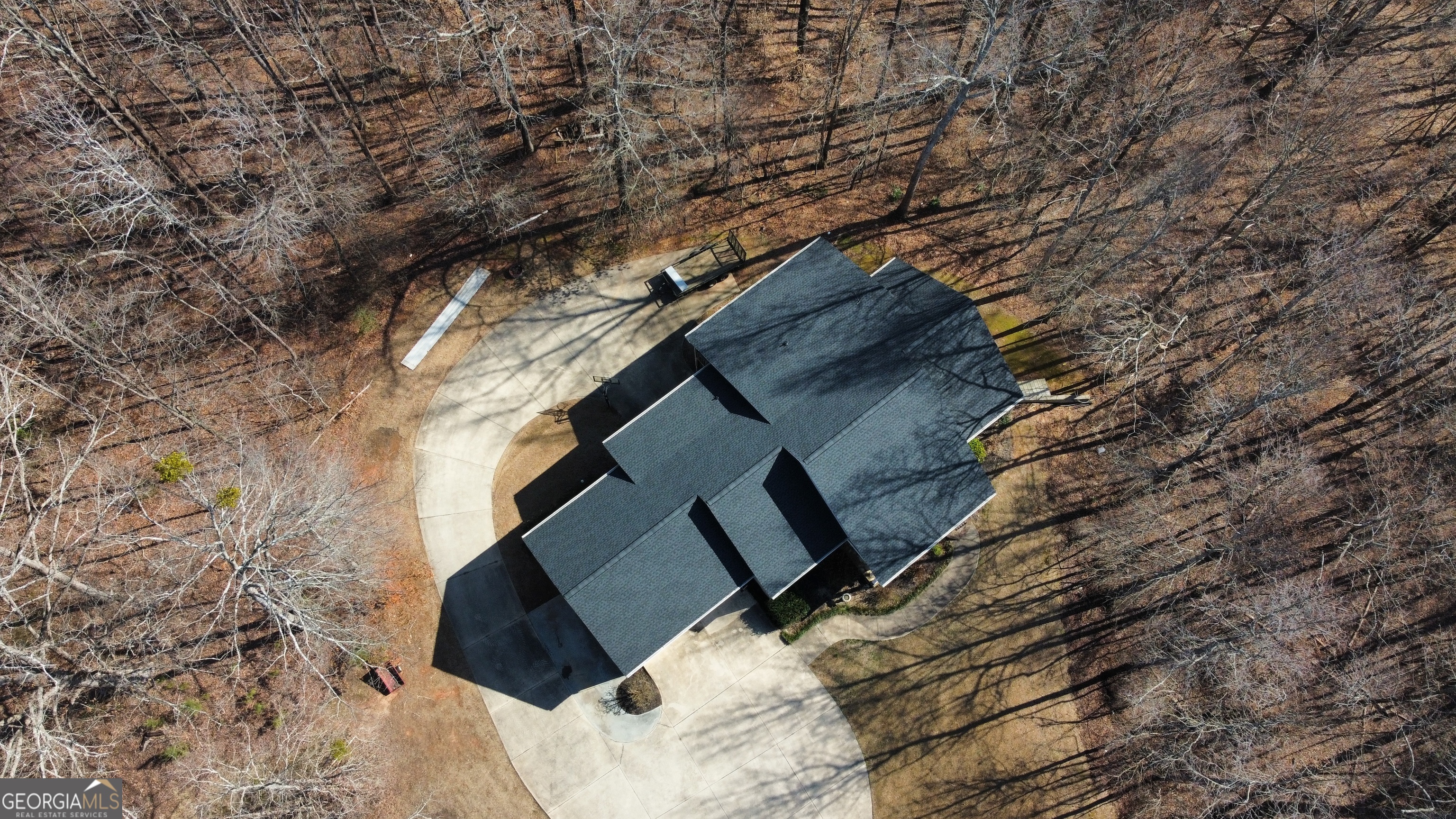 3627 E Hall RD