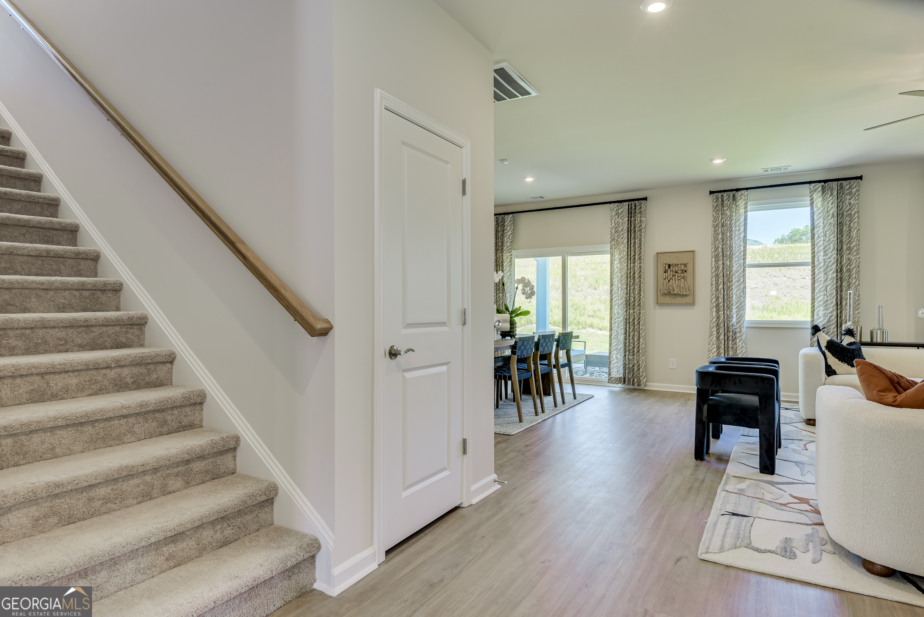 314 Cavalier LN SE