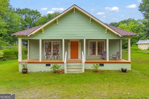 192 S Pine ST Toccoa GA 30577