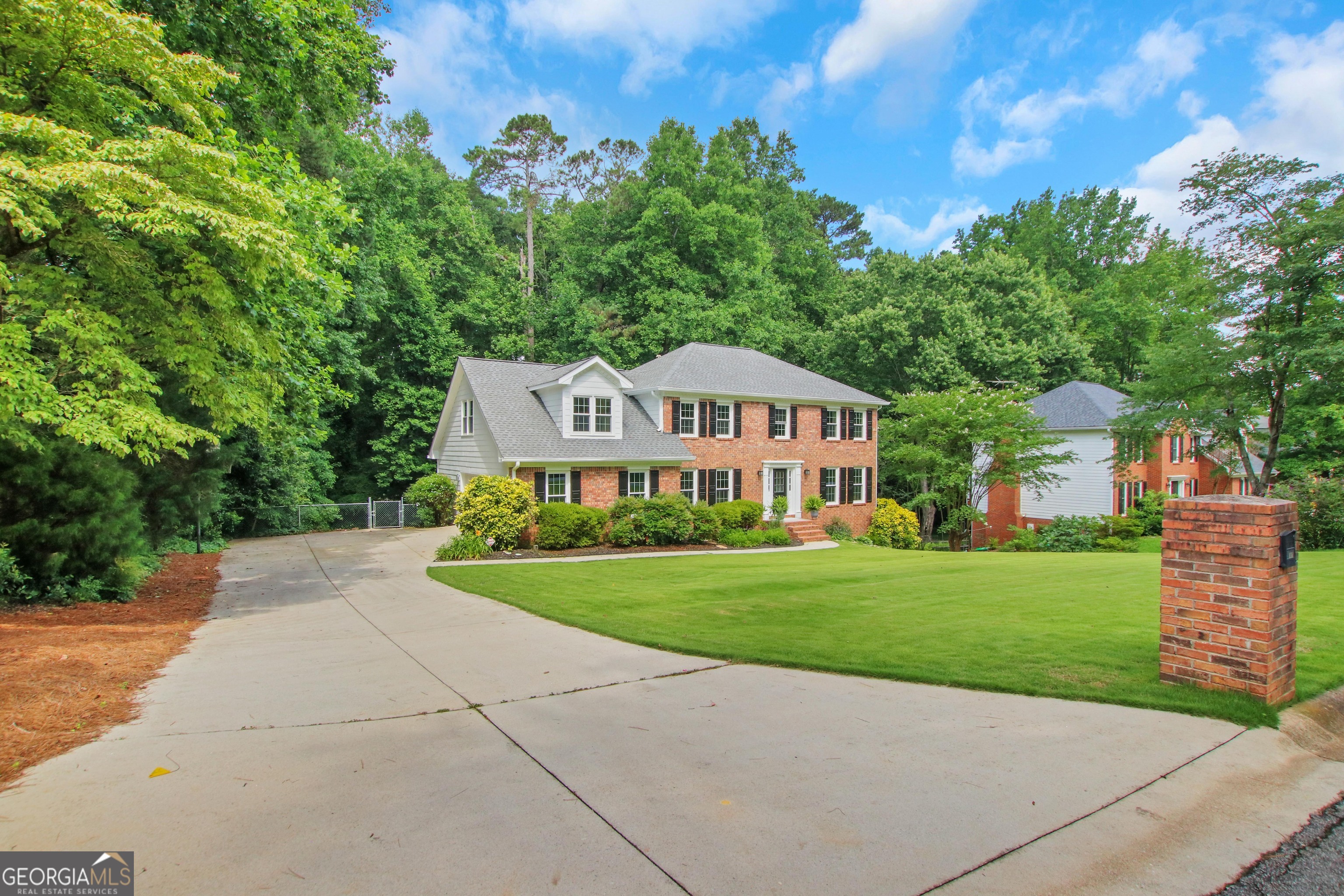 1135 PARKVIEW WAY