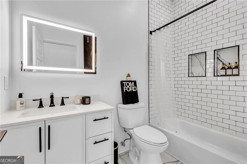 Atlanta, Georgia 30337, United States, 5 Bedrooms Bedrooms, ,4 BathroomsBathrooms,Residential,Active,83721