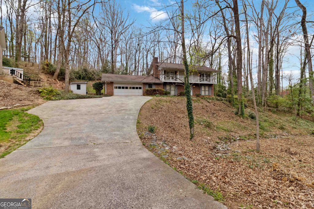 Photo of 810 Oakstone Trail, Roswell, GA 30075 (MLS # 10720331)