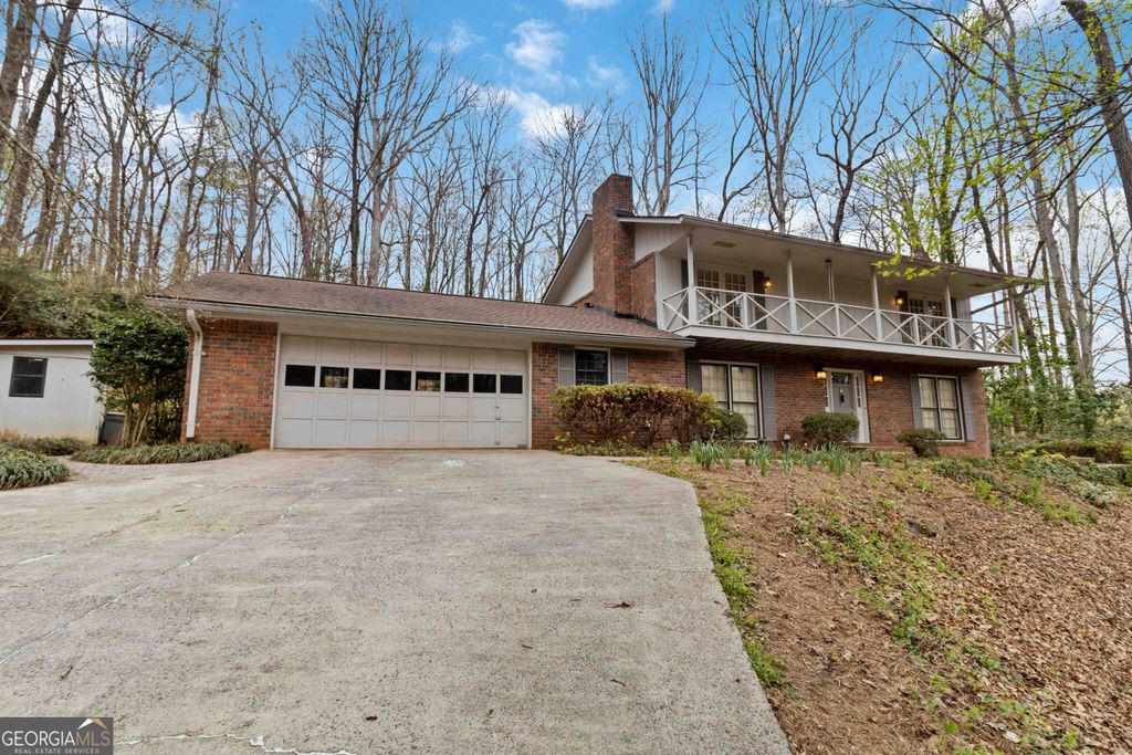 Photo of 810 Oakstone Trail, Roswell, GA 30075 (MLS # 10720331)